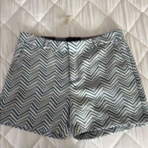 Stylish Gray Chevron Women's Shorts
